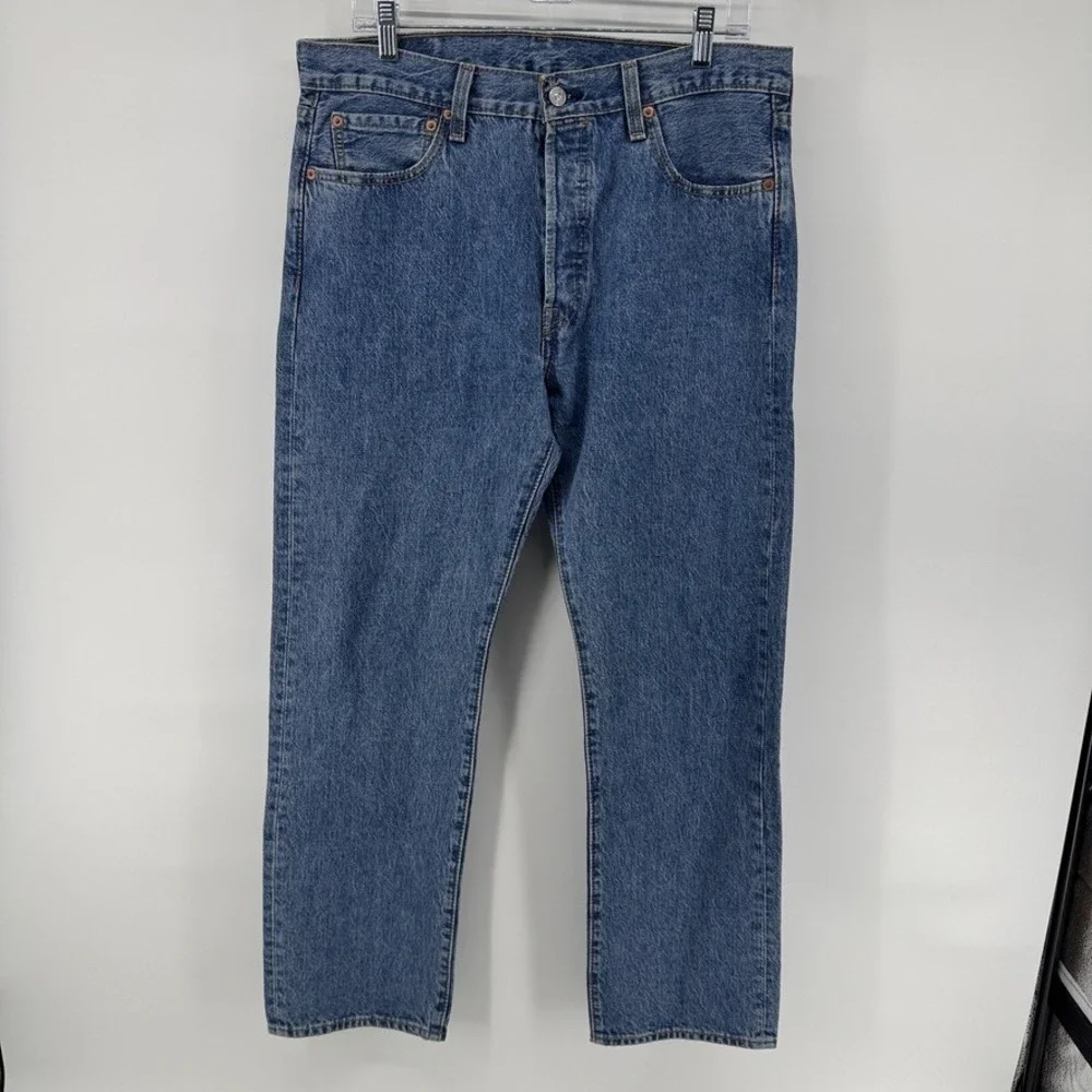 Levi's 501 Jeans Mens 33x30 Medium Wash Blue Regular Fit Button Fly Solid